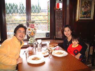 �e�[�u����